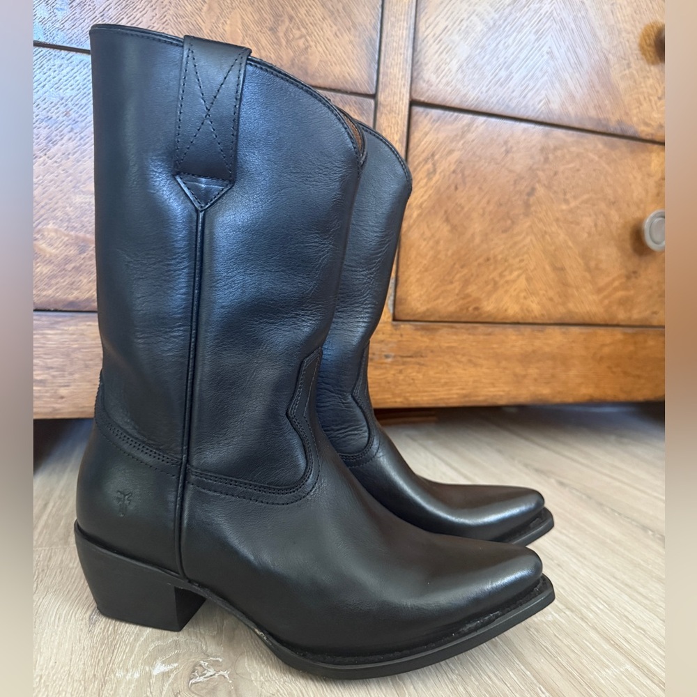 Frye Sacha Mid Pull On Black Heeled Boots